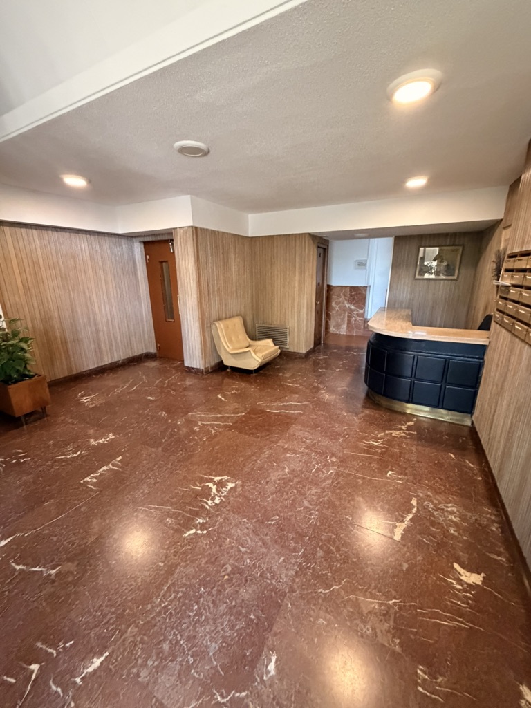 Recibidor del edificio · zona de espera